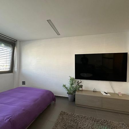 Hitech Appartment Amaliada Экстерьер фото