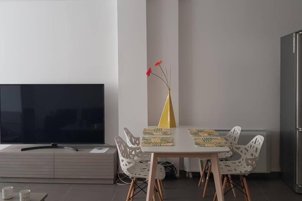 Hitech Appartment Amaliada Экстерьер фото